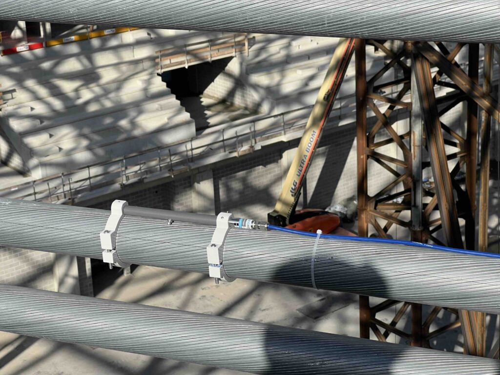 Estensimetro a corda vibrante installato su fune